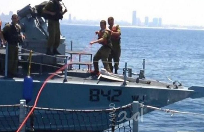 Israeli navy targets fishermen off northern Gaza shores