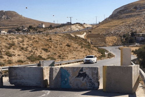 Israel erects roadblocks, closes roads near Ramallah, Jenin