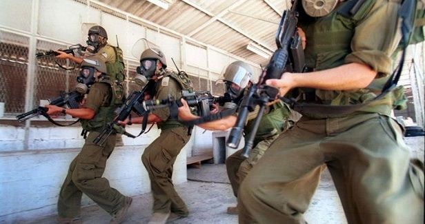 Israeli jailers launch violent raids on cells in Gilboa jail