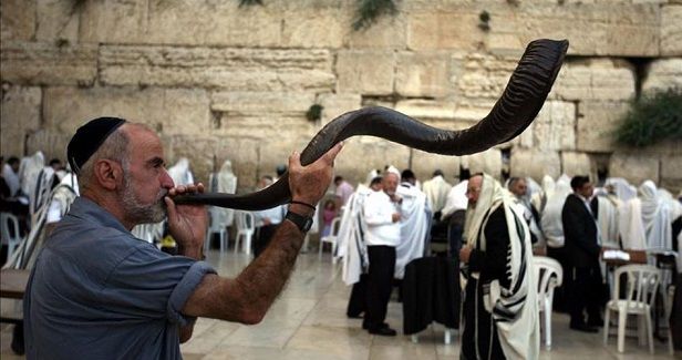 25 Jewish settlers perform provocative Talmudic rituals near al-Aqsa