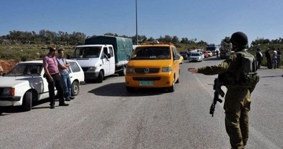 Israeli soldiers crack down on Palestinian drivers in Tulkarem