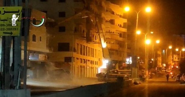 IOF razes home, kidnaps citizens in W. Bank