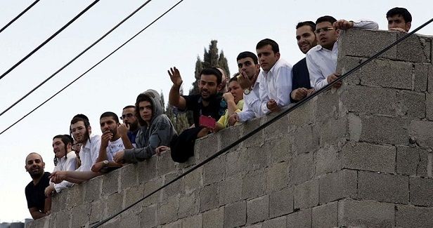Jewish settlers attack Palestinian bus