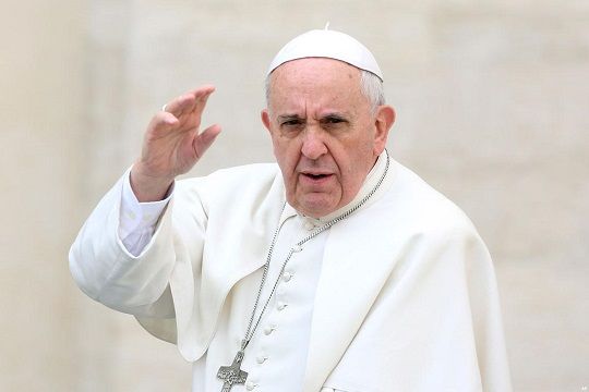 Pope, after Gaza violence, says �defenseless� being killed in Holy Land