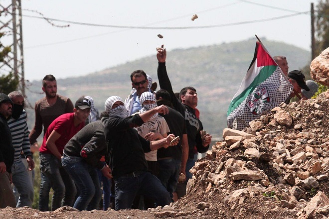 Israel arrests 10 Palestinians in West Bank