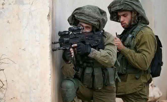Clashes erupt as IOF break into Aqaba Jabr, Jericho