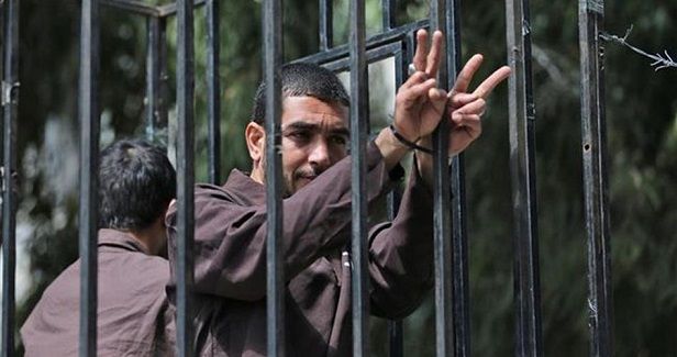 Palestinian prisoners refuse meals