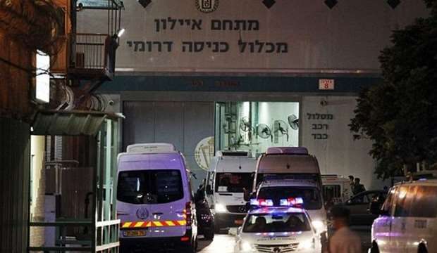 Israeli police kidnap Sheikh Bakirat, banish Halawani from Aqsa