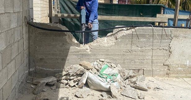 IOA forces three Jerusalemites to raze their houses