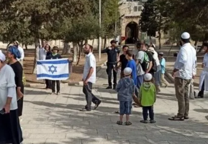 Jewish settlers storm Al-Aqsa sanctuary waving Israeli flag