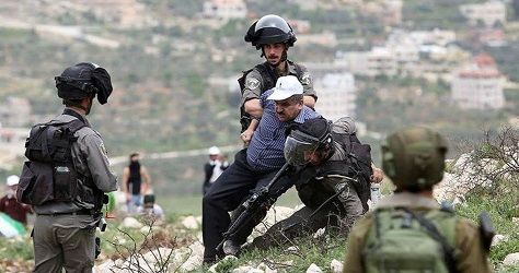 Israeli forces arrest Jerusalemite youths, release others