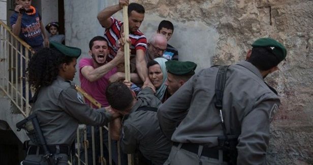 Israeli settlers break into Palestinian houses