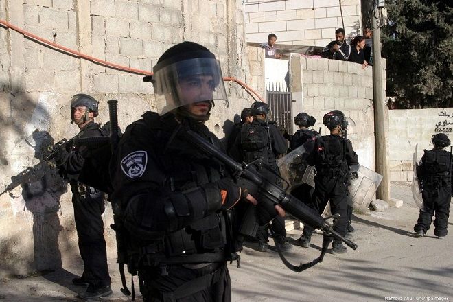 Israel forces arrest community leader in Issawiya