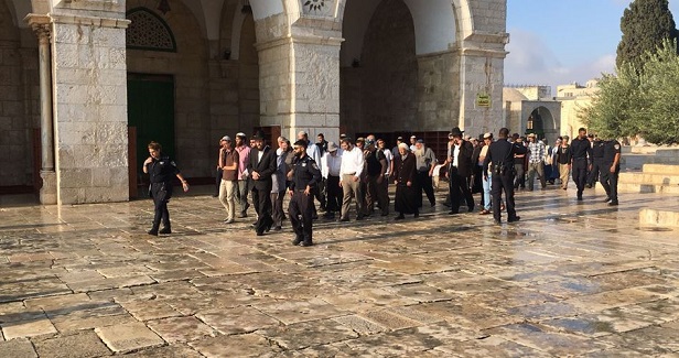 Extremist Israelis defile Aqsa Mosque on Yom Kippur