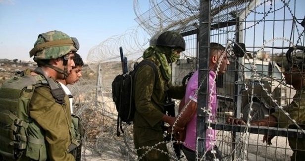 Israeli army arrests Palestinian youth on Gaza border