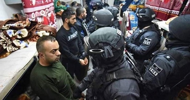 IOF raids cells, assaults prisoners in Nafha jail