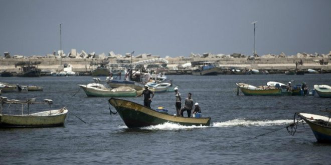 PCHR: Israeli Naval Forces continue to chase Palestinian fishermen in Gaza sea