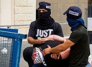 Israeli undercover forces detain 2 Palestinians from Qalandiya