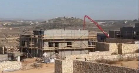 Settlers build synagogue east of Qalqilya