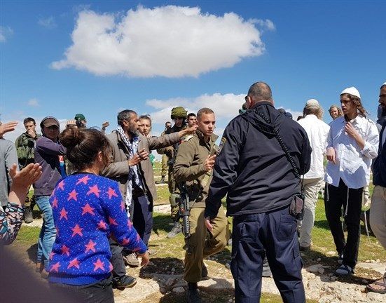 Israeli settlers attack houses, attempt to burn mosque in Hebron-area village