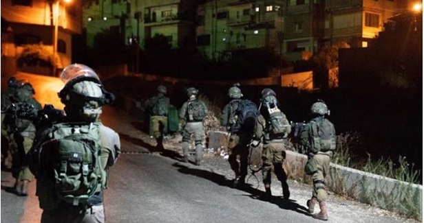 IOF injures Palestinian, clashes with resistance fighters in Nablus