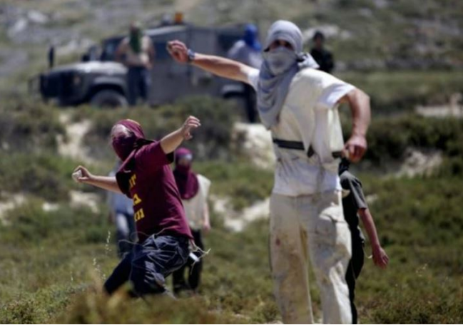Settlers set up mobile homes, assault farmers in Salfit