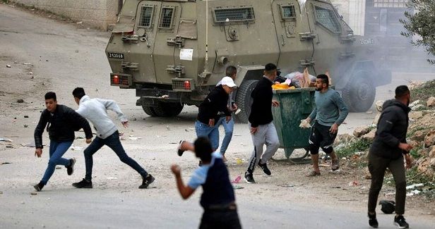 Palestinian injured, two others kidnaped in IOF raid in eastern Nablus