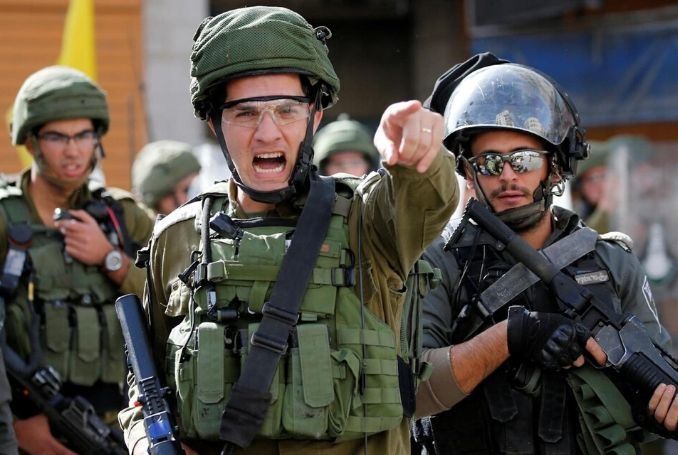 Israeli Forces Arrest Palestinian Young Man during His Brother�s Trial
