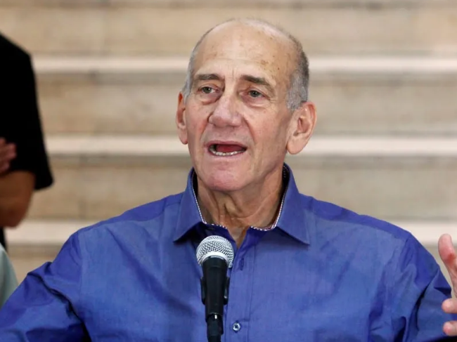 Ex-Israel PMs Netanyahu, Olmert refuse to settle defamation case