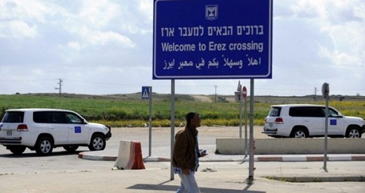 IOF kidnaps Gazan at crossing, orders sick mother back home