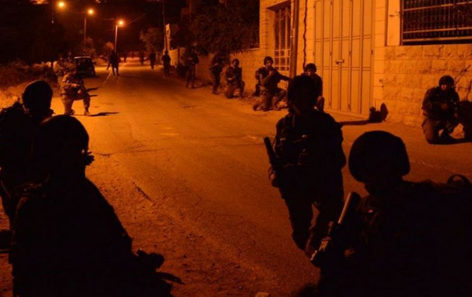 Eight Palestinians kidnaped by IOF in dawn campaigns