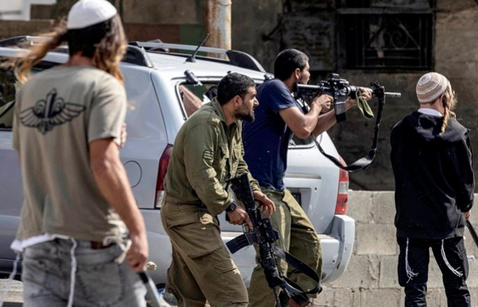 Jewish settlers storm Ras al-Tin school east of Ramallah