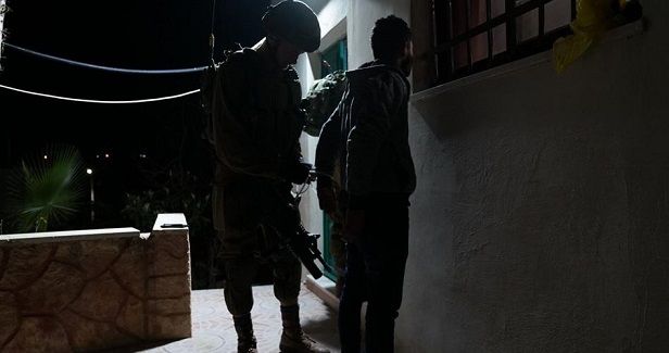 30 West Bank Palestinians abducted in overnight raids