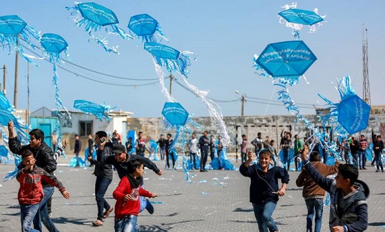 Their dreams fly high: UNRWA students fly thousands of kites demanding their schools remain open