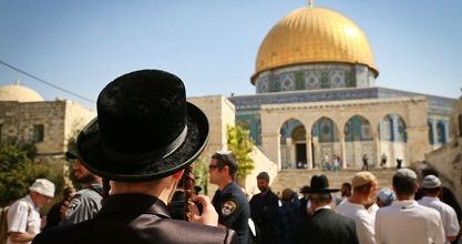 Hordes of settlers defile Aqsa Mosque
