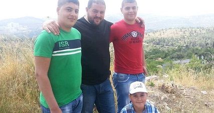 IOF kidnaps son of martyr Misbah Abu Subeih in J�lem