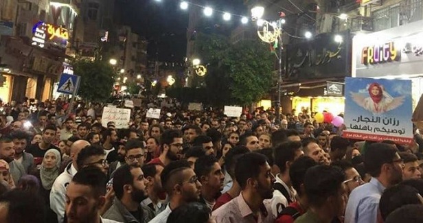 Sit-in in Ramallah in protest at PA sanctions against Gaza