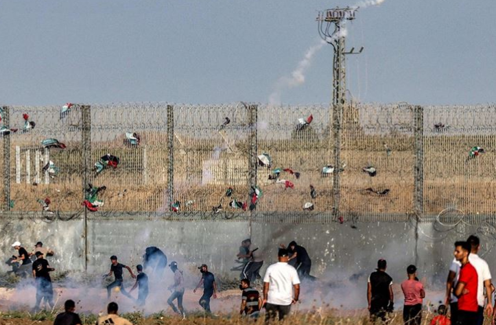 One Gazan killed, others injured after IOF attacks border protest