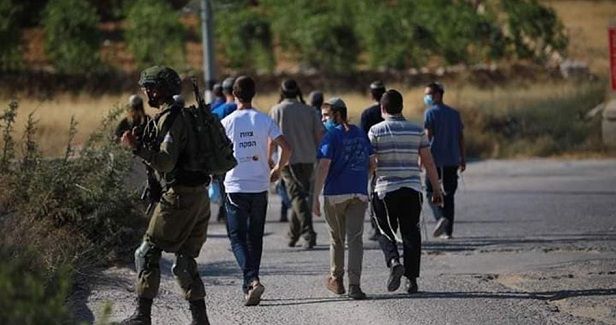 Palestinian civilian injured in settlers attack in Bethlehem