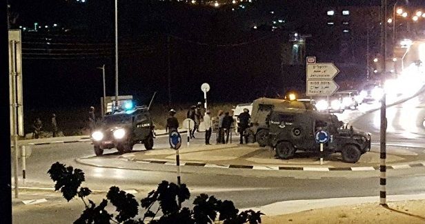 Israeli settlers terrorize Palestinians in al-Khalil
