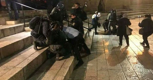 Clashes with Israeli forces erupt in Jerusalem