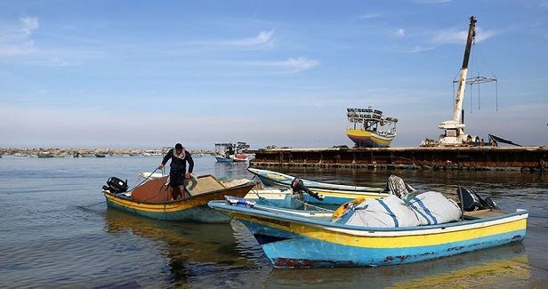 Israeli navy detains ten fishermen off Gaza shores