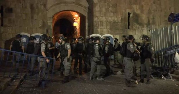 Israeli police evacuate areas around Aqsa Mosque for settlers� march