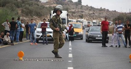 IOF blocks main road to W. Bank town of Kafr Malik