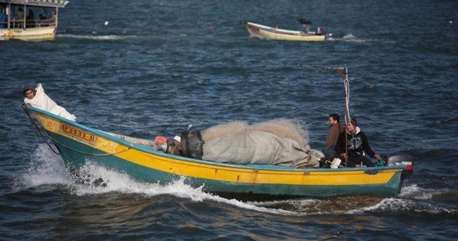 Israeli navy opens heavy fire at fishermen in Gaza