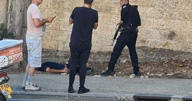 Jewish settler seriously wounded in stabbing incident in O. Jerusalem
