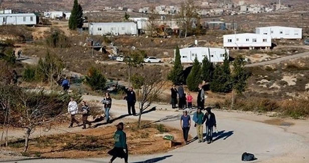 Israel to build new outpost in W. Bank for evacuated settlers