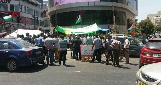 Ex-prisoners continue their sit-in for 48th day in a row