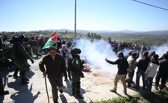 Israel military protects illegal Jewish settlers invading Palestine villages