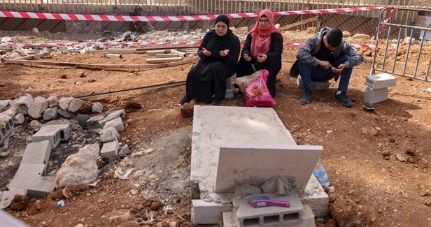 IOA continues to destroy parts of Yusufiya Cemetery in J�lem